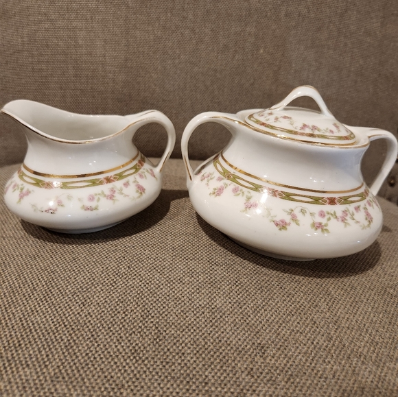 Vintage Bassett sugar and creamer porcelain set. - Picture 1 of 7